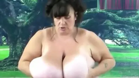 Slamming hard amongst mature Suzie Q