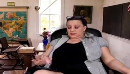 Hawt mature finds pleasure in nailed rough in HD