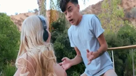 Follada dura en compañía de la joven chica Cristie Steven