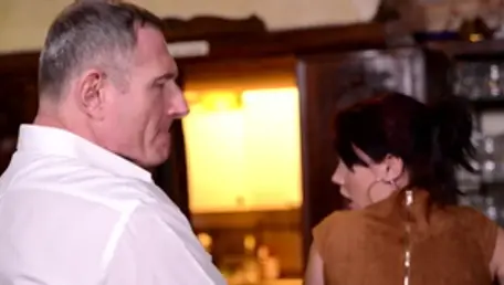 Brünette Valentina Ricci hartes Arschficken in High Definition