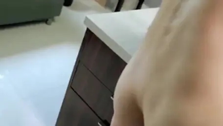 Büstenreiche deutsches Amateur-Sperma im HD-Format