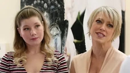Escena de trío en bruto con Vienna Rose y la milf tetona Dee Williams