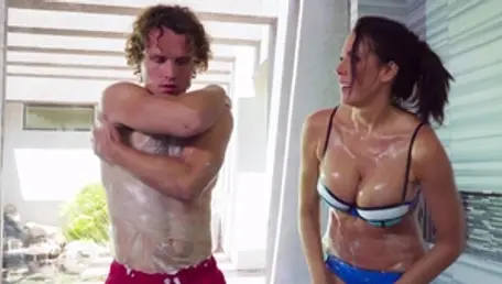 MommyGotBoobs: Reagan Foxx & Robby Echo ass fingering