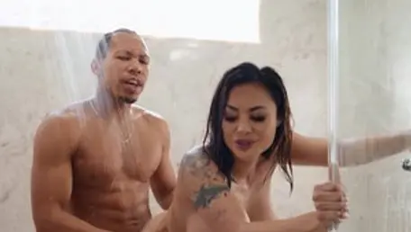 Brazzers Network: Fantasie-harter Sex, begleitet von Kaylani Lei