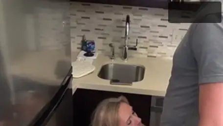 Mature finds pleasure in sex scene in HD