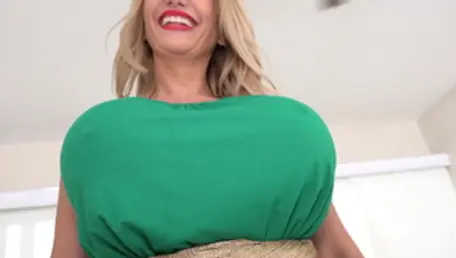 Hussie Pass: Young Billi Bardot loves nailing