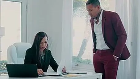 Dark X: American cougar Aidra Fox interracial bang