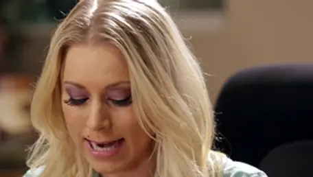 Stiefmutter Gina Valentina zeigt kleine Titten