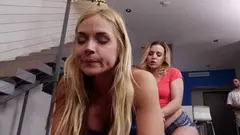 Bad Milfs: Die junge reife Aubrey Sinclair stürzt sich hart auf Sex in HD ein