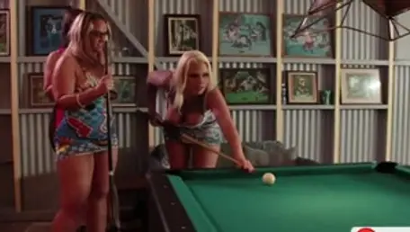 Blonde hair Dee Siren threesome