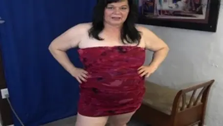 Cougar enjoys loud sex in HD