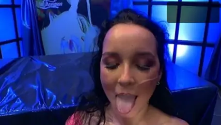 Slut Daphne Klyde need bukkake HD