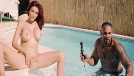 Stiefmutter Amina Danger Doggystyle-Sexszene im HD-Format