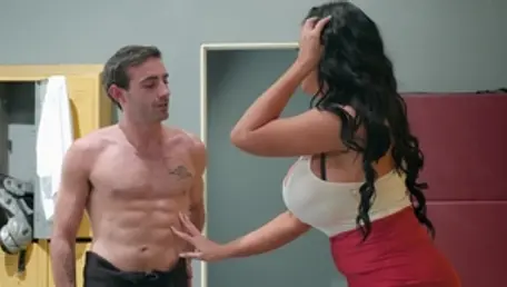 Mommy Got Boobs: Jake Adams neben der kahlen reifen Sybil Stallone