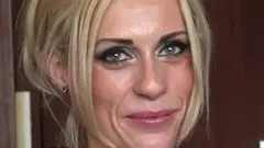 Sexo doggy na audição estrelado por loira de cabelos brancos