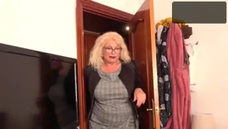 European stepmom demonstrates big ass