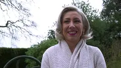 Jacquie Et Michel Tv - Une milf française qui hurle a besoin d’un trio en hd