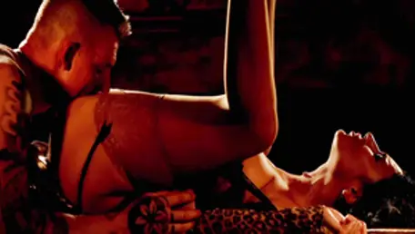 Hard nailining escorted by super hot stepmom