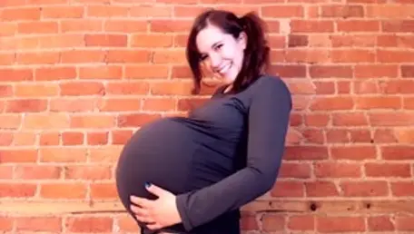 Pregnant british stepmom agrees to pussy sex