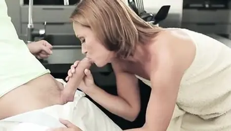 Babes: Nataly Gold as well as Szilvia Lauren blowjob cum HD